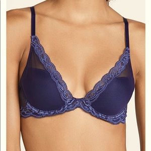 Natori feathers NWOT
